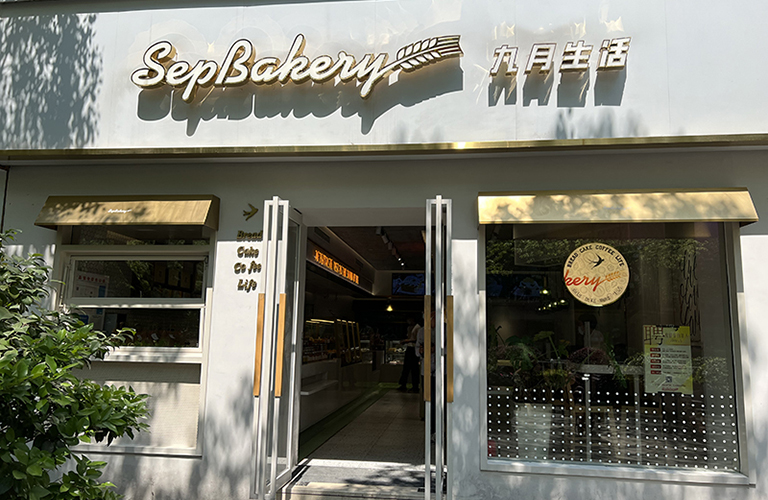 坐在男人嘴上让他添在线视频