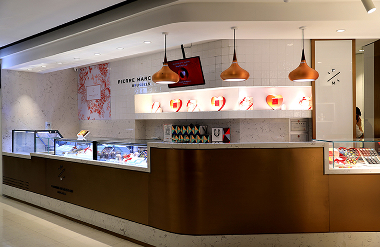 坐在男人嘴上让他添在线视频