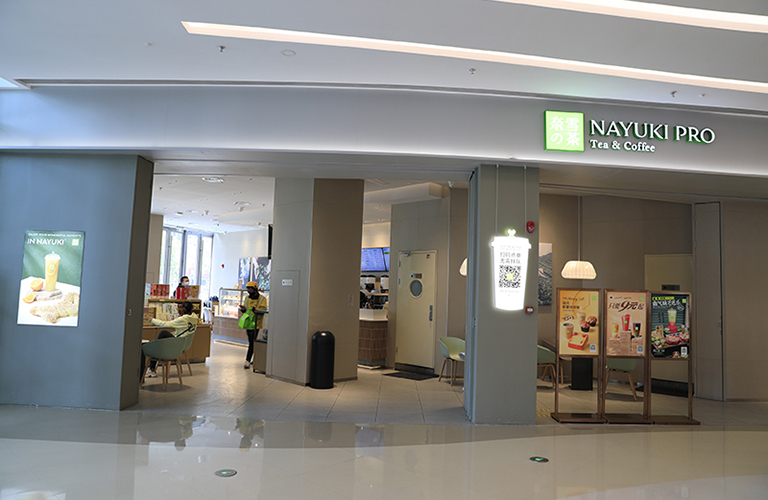 坐在男人嘴上让他添在线视频