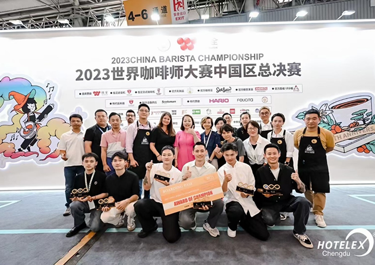 坐在男人嘴上让他添在线视频