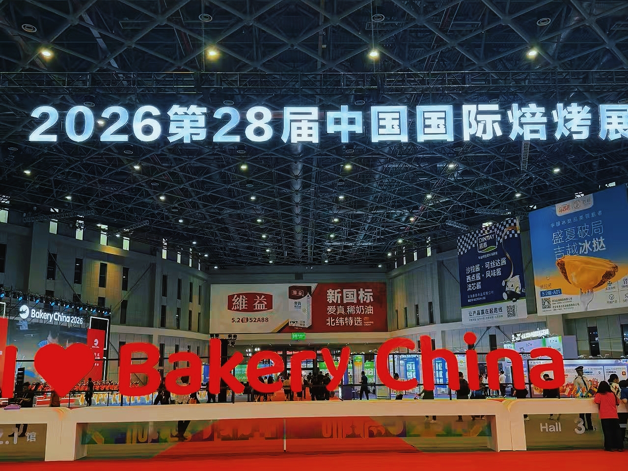 坐在男人嘴上让他添在线视频